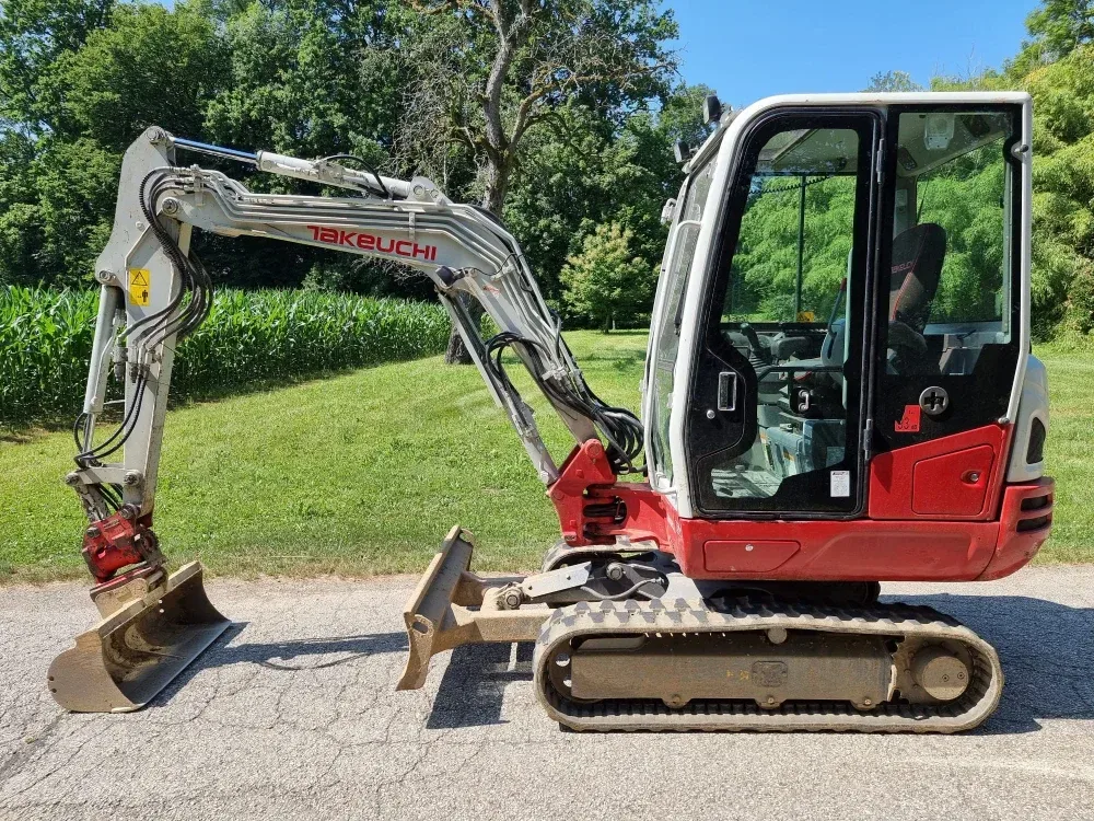 Takeuchi - TB 230