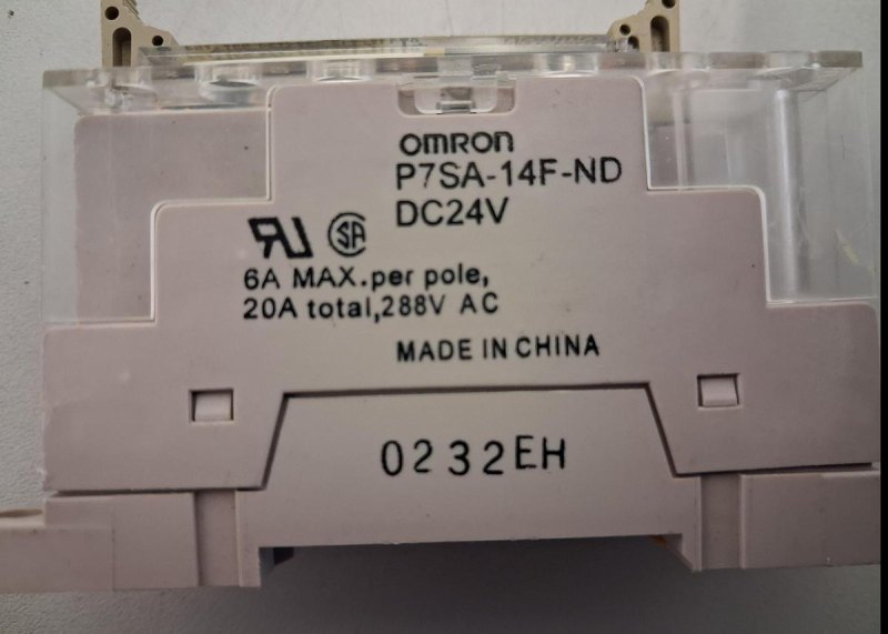 Omron P7SA-14F-ND 14-poliges Sicherheitsrelais-Base-Modul mit Spule 24V DC
