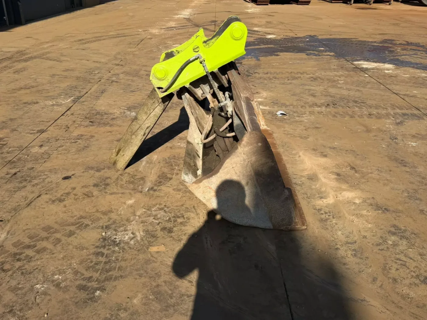 OilQuick Tiltbucket OQ70 – 55 - 3