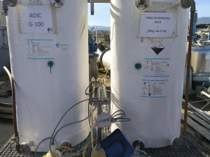 FIBRE TANK SKID FOR ACIDS WITH AGITATION, DOSING PUMPS AND SPILL CONTAINMENT TRAY