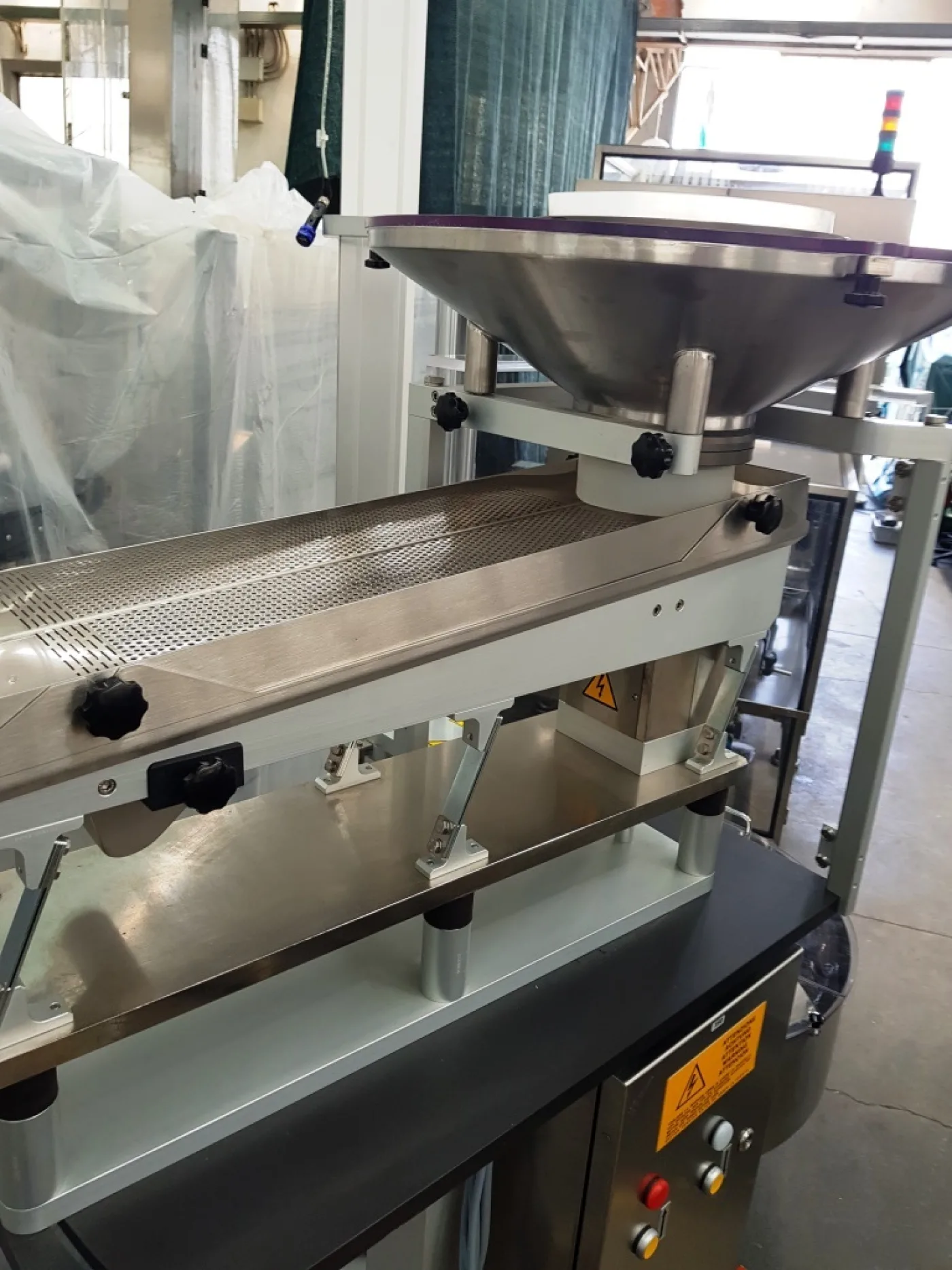 ELEVATORE ALIMENTATORE PER CAPSULE COMPRESSE – CAM - 8