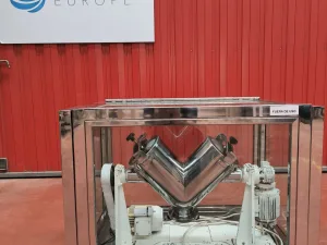 V-MIXER LLEAL BL-8-CA 8 LITRE STAINLESS STEEL MIXER WITH INTENSIFIER BAR AND CONTAINMENT CABINET