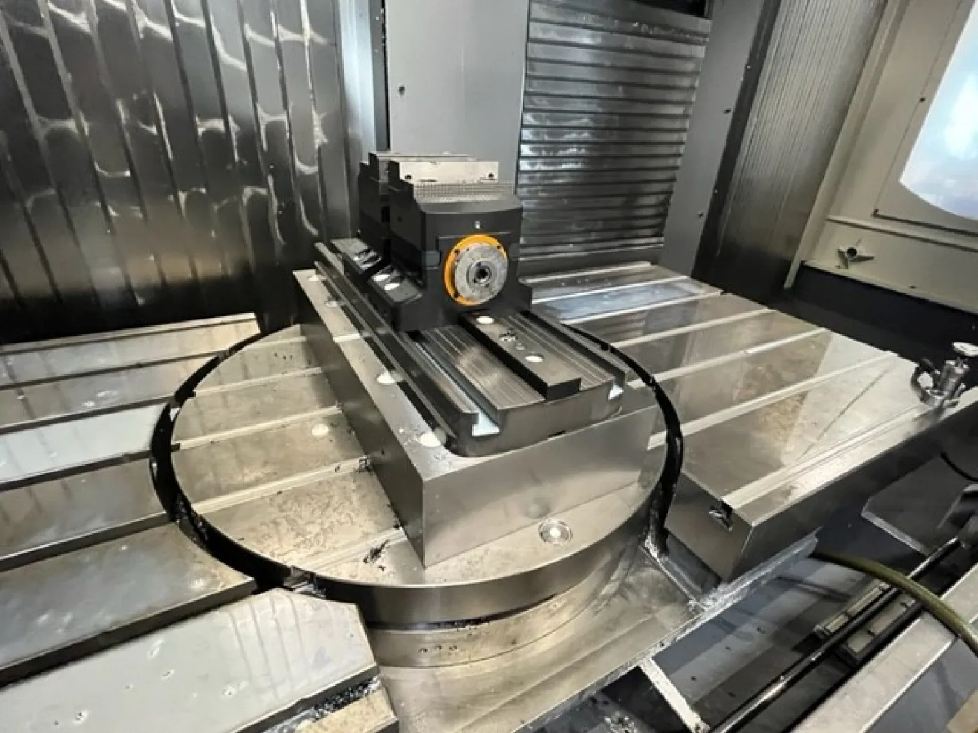 CNC Vertical Machining Center – REMA CONTROL NBT5.25 - 5