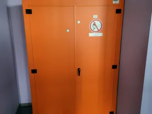 2069 - Used Schramm safety cabinet for compressed gas cylinders