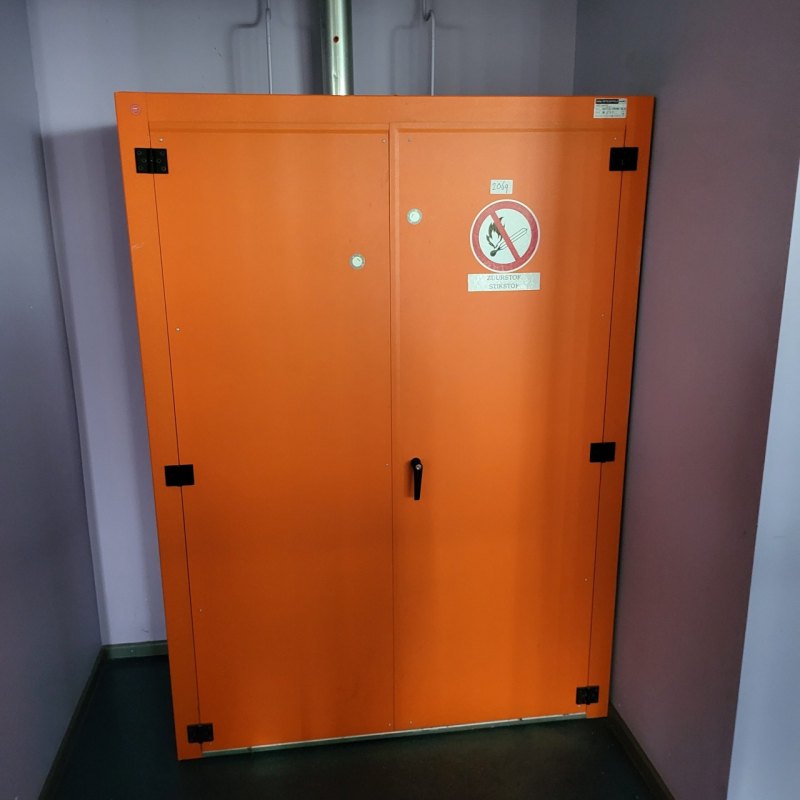 2069 - Used Schramm safety cabinet for compressed gas cylinders