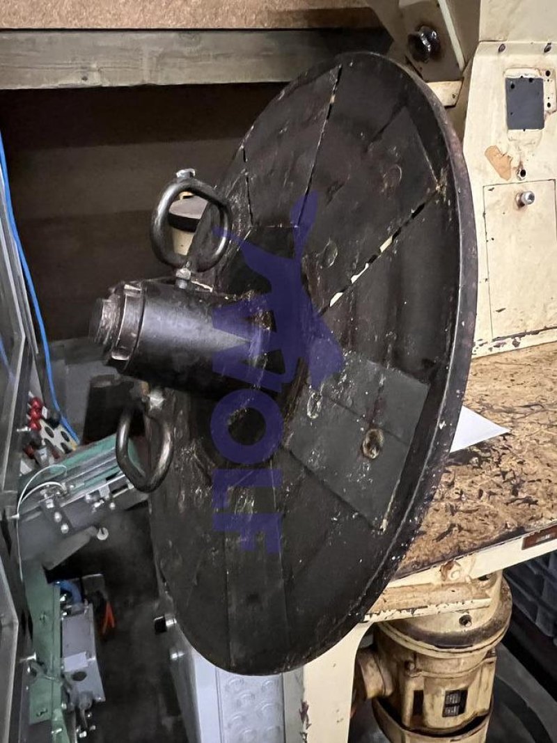 Mandelhobelmaschine BAUERMEISTER - Type MHO-22 mit zwei Schneidscheiben.