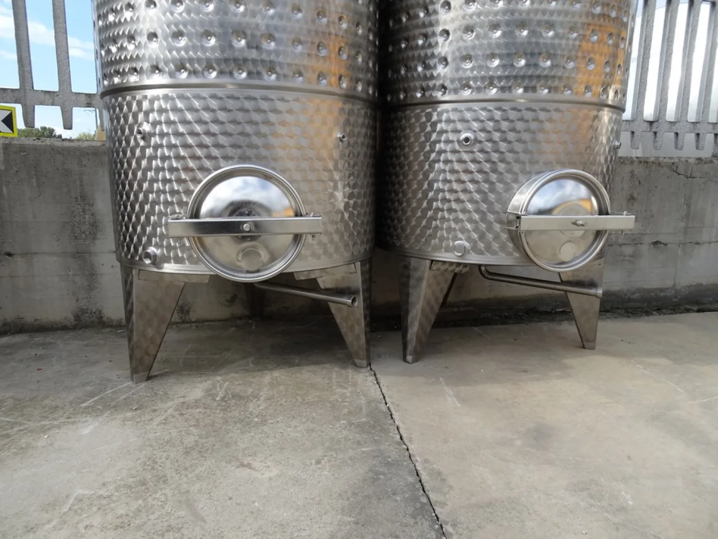 TANKS CAPACITY 1000 LITERS, STAINLESS STEEL, MODEL FLOATING TOP WITH BAND, CONICAL BOTTOM, NEW EQUIPMENT - 6
