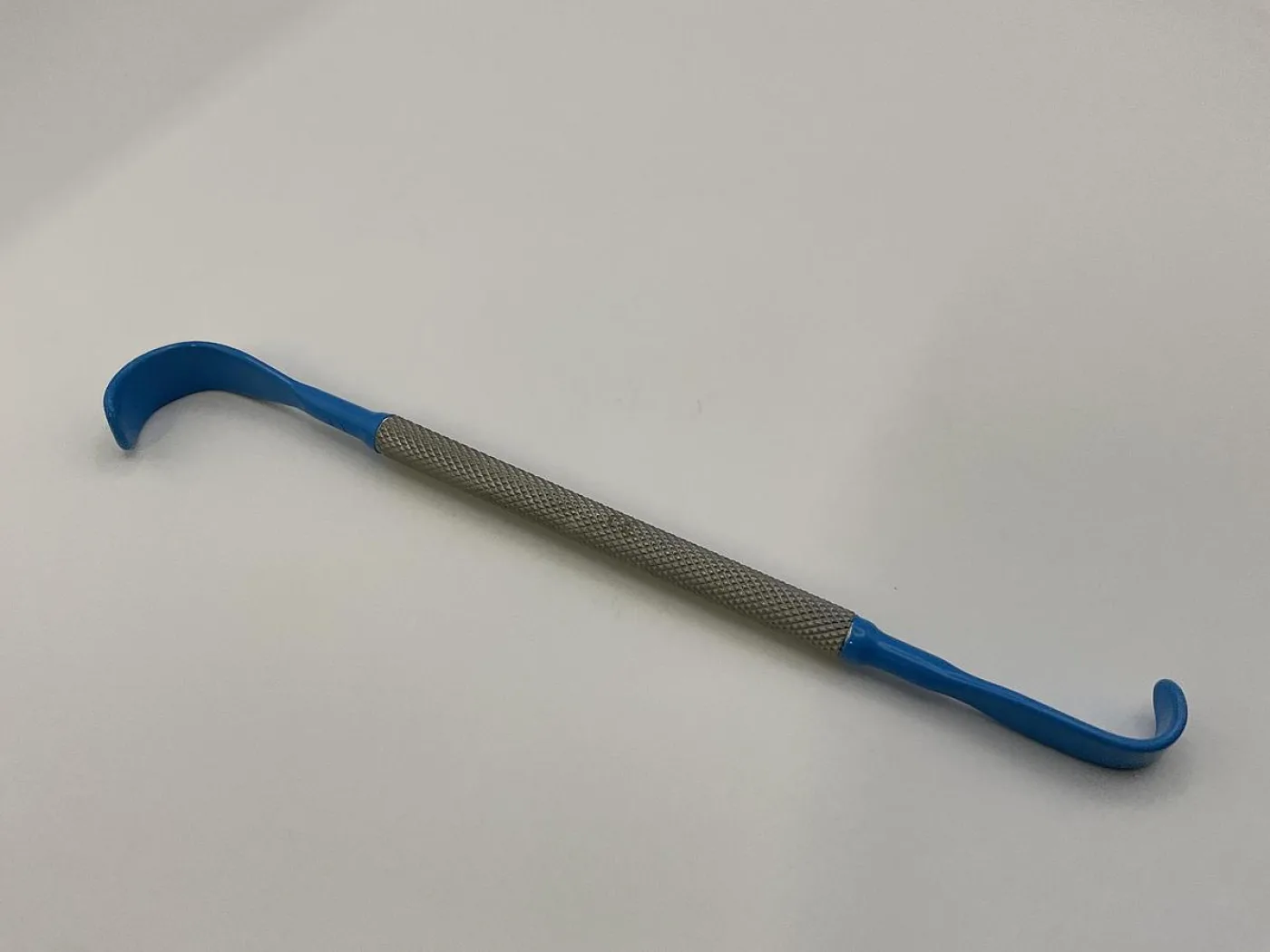 GB Medical Kasdan Hand Retractor 160mm Insulated - 1