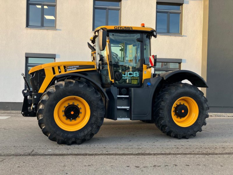 Schlepper JCB Fastrac 4220 iCON