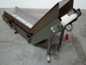 NASTRO ELEVATORE A TAPPETO MOTORIZZATO CON RIDUTTORE DI VELOCITA’