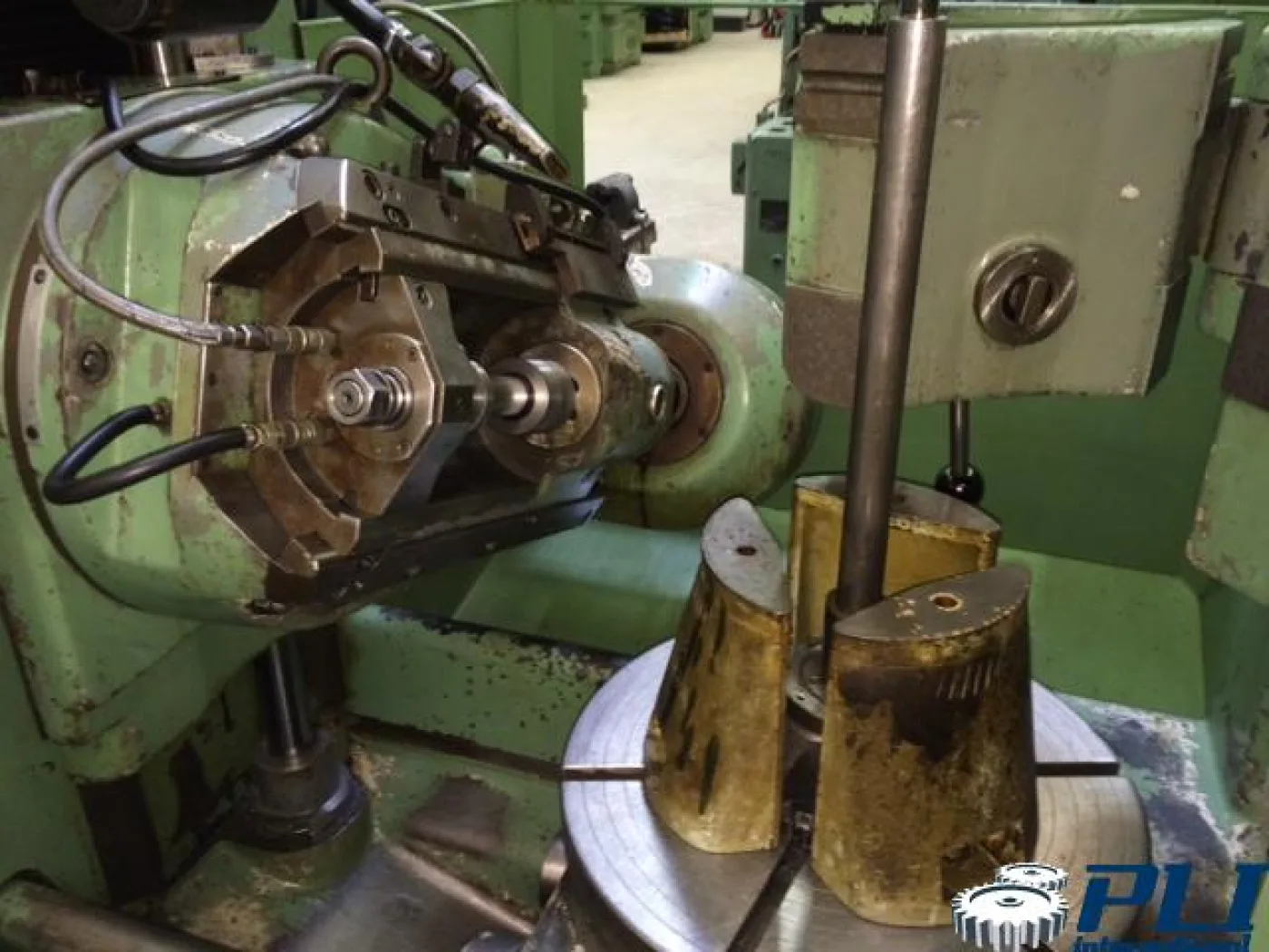 Gear cutting machine with vertical hob – PFAUTER P 630 - 3