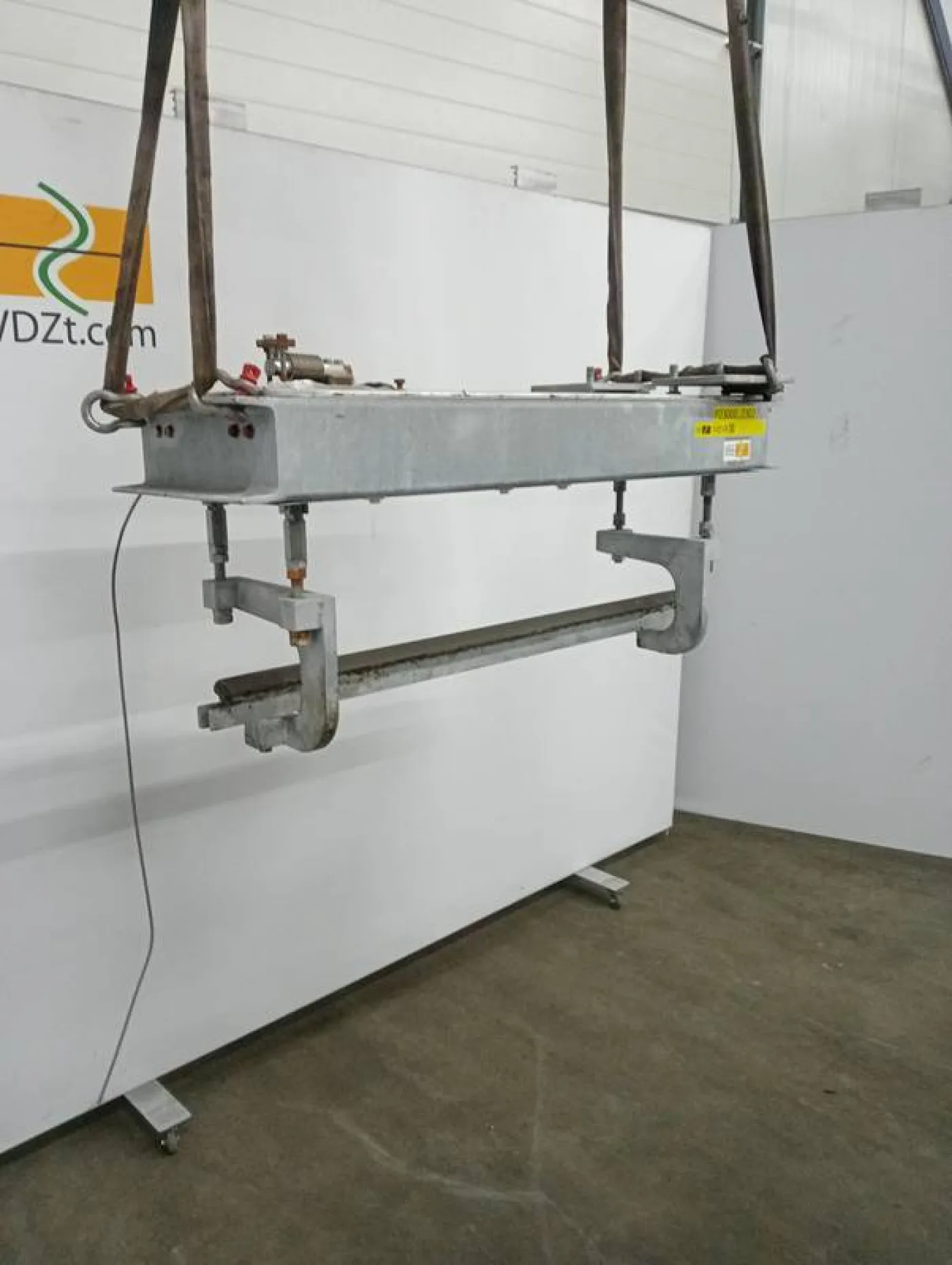 Weighing scale with indicator for tube rail - 1
