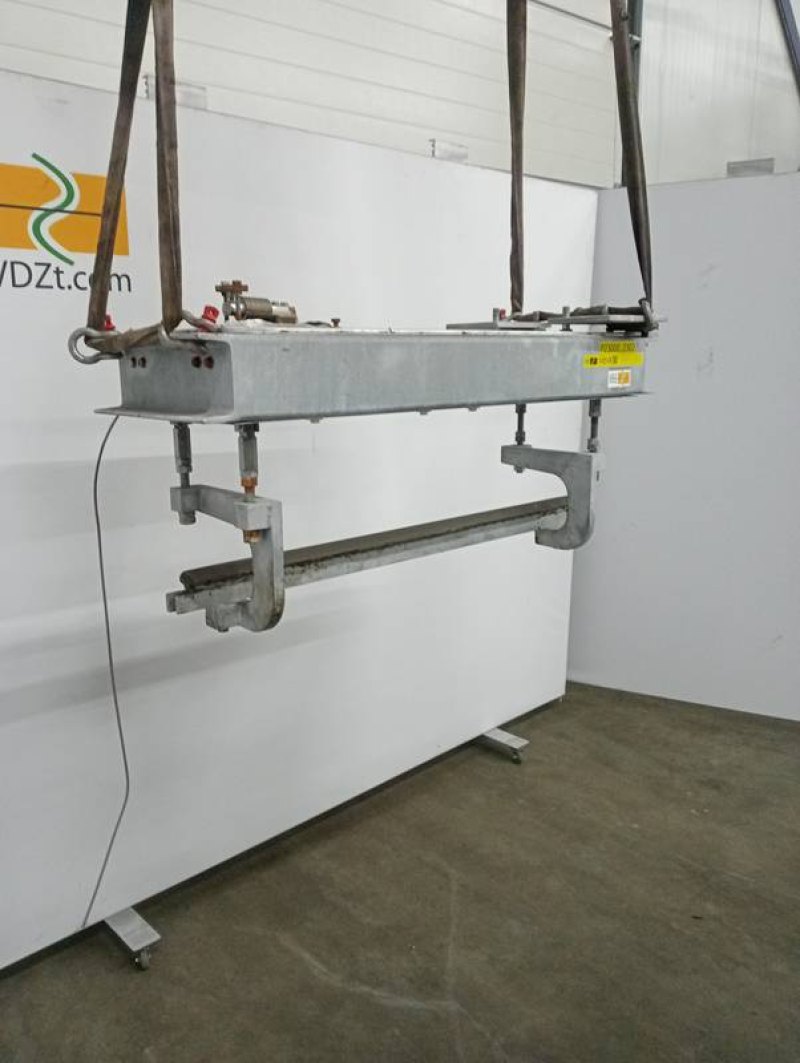 Weighing scale with indicator for tube rail
