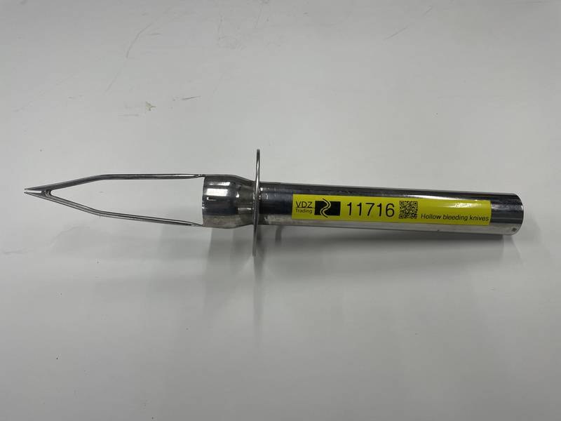 Hollow bleeding knives