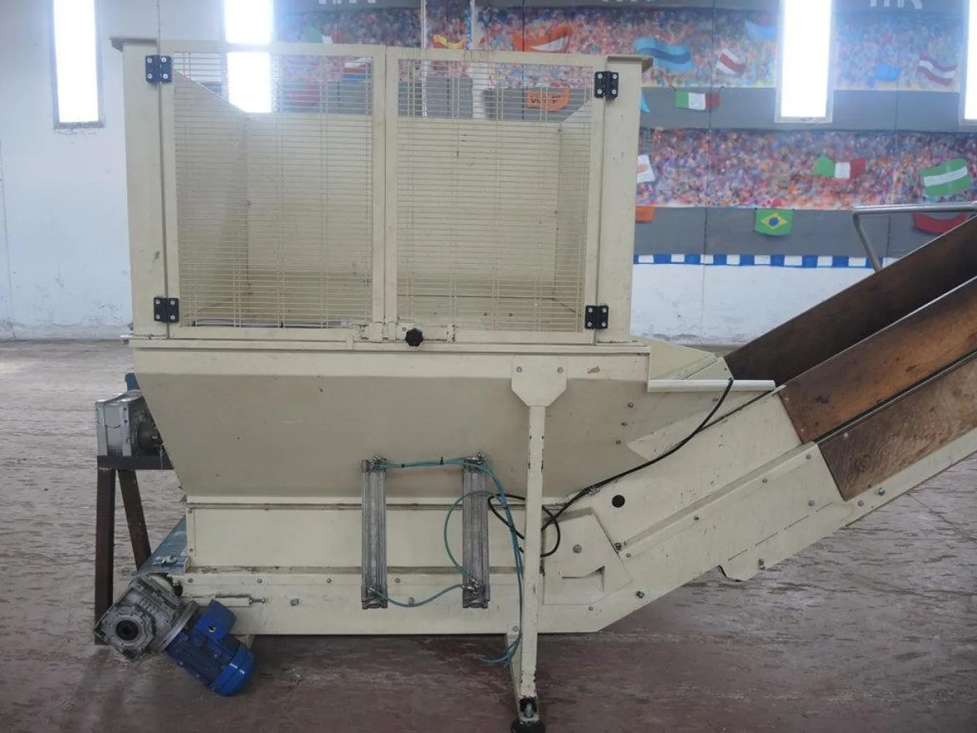 2010 ISVE AE0035 - 6