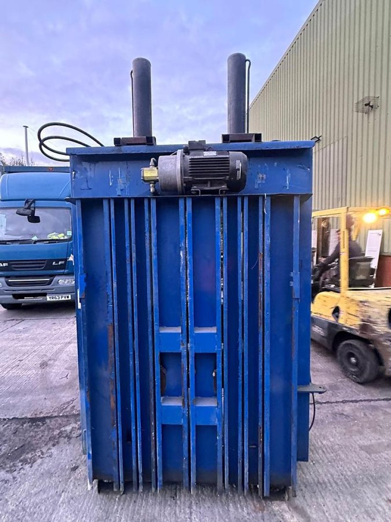 2011 MACFAB Vertical Guillotine