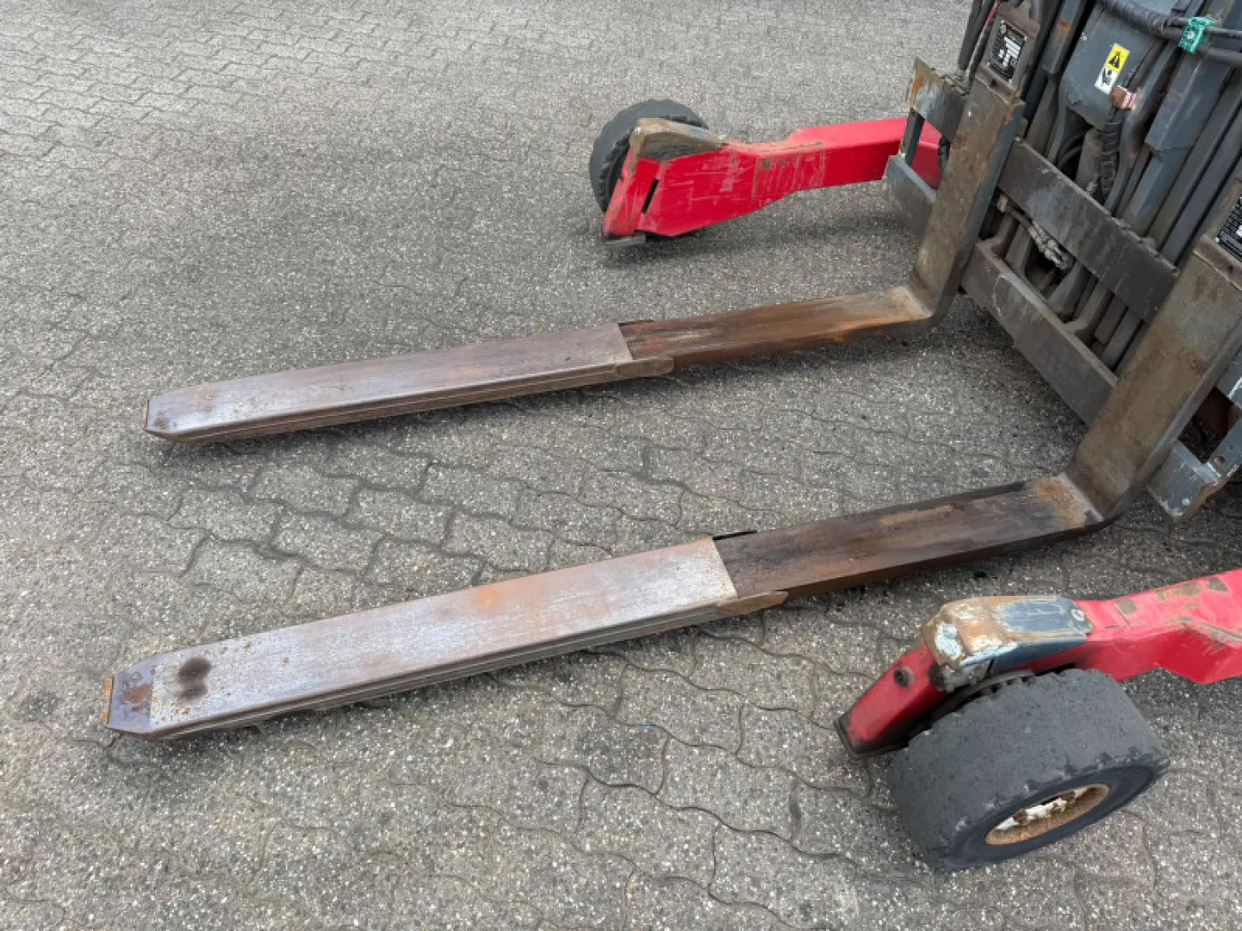 Moffett M4 20.3 2,000 kg - 3