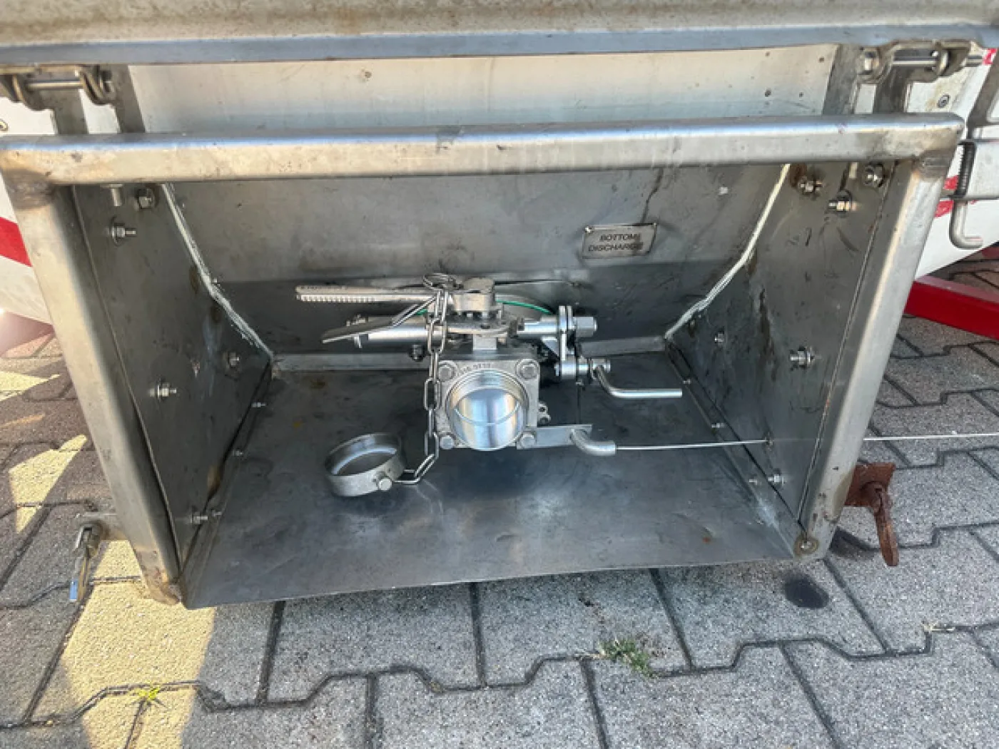 34.980L / 1-comp. / 4 BAFFLES / 20FT swapbody / T11 / EMKD / ADR 2.55Y + CSC-inspection: 01/2028 INSIDE DAMAGE FOR STORAGE ONLY!!! - 7