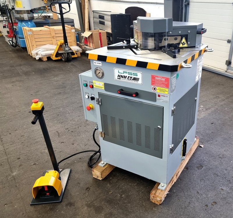 Ausklinkmaschine mit fixem Winkel HNM-4 F