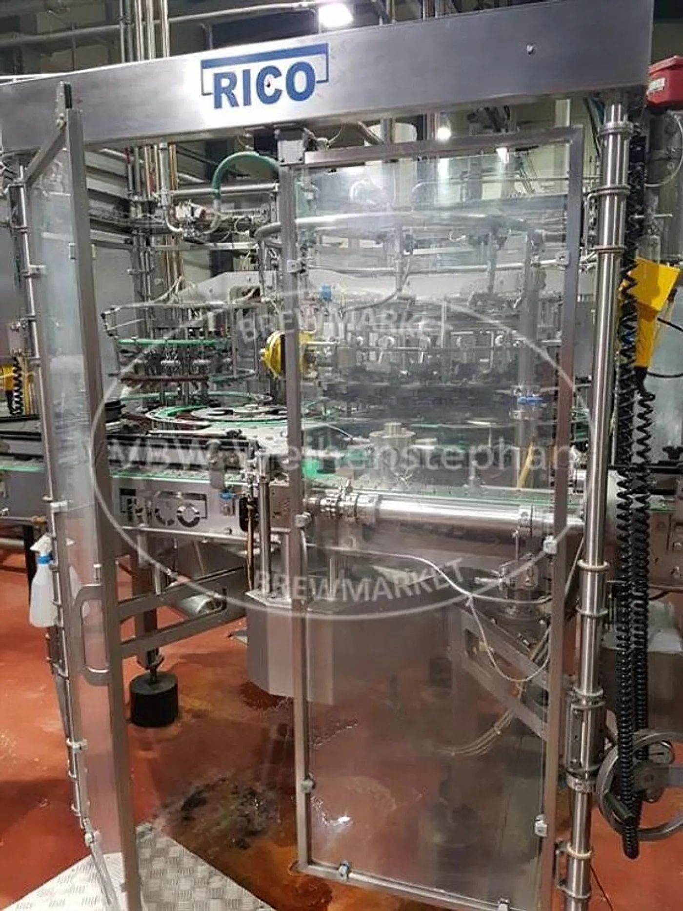 Capper for swing top bottles - 1
