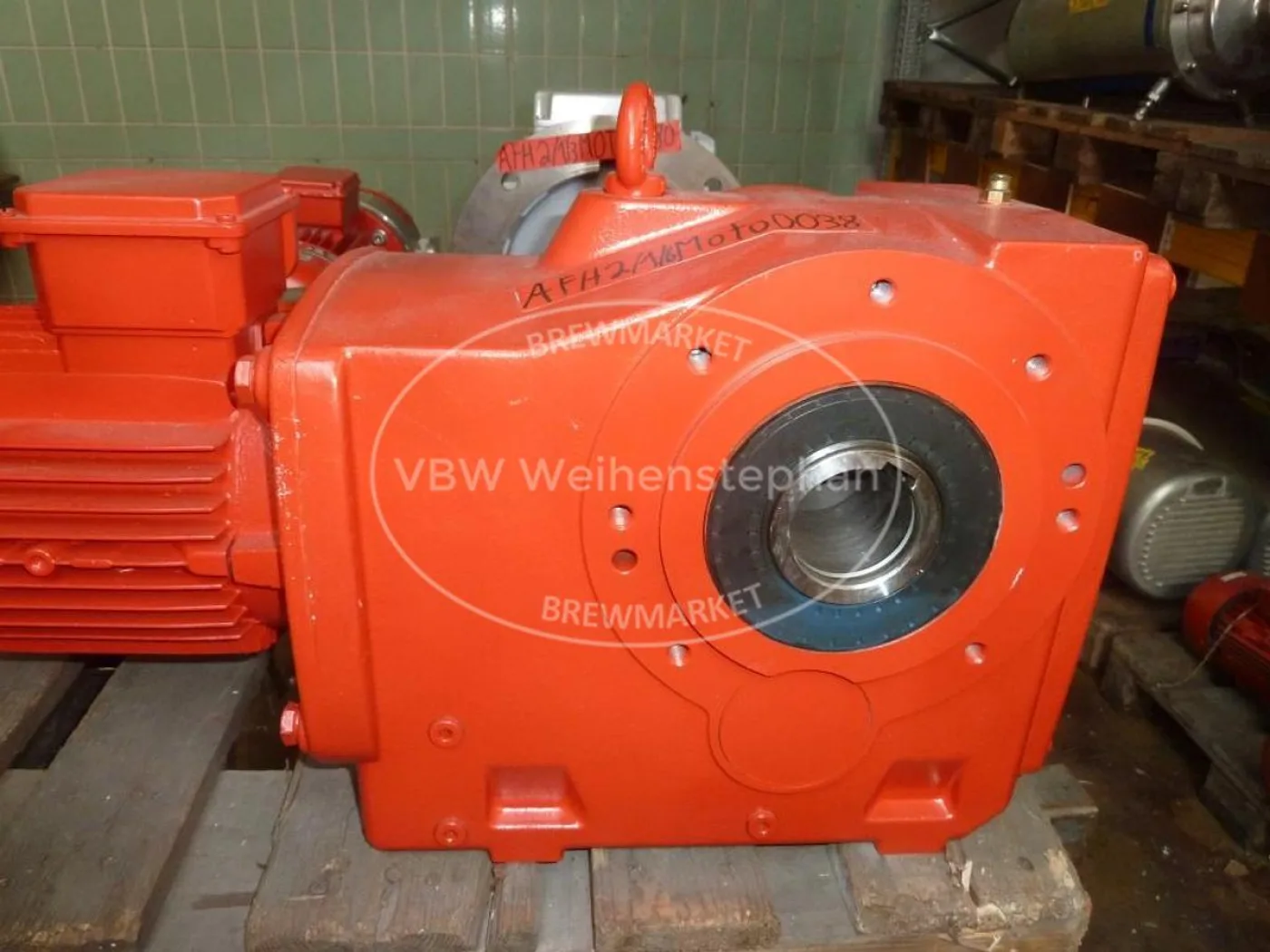 Motor with bevel gear - 2