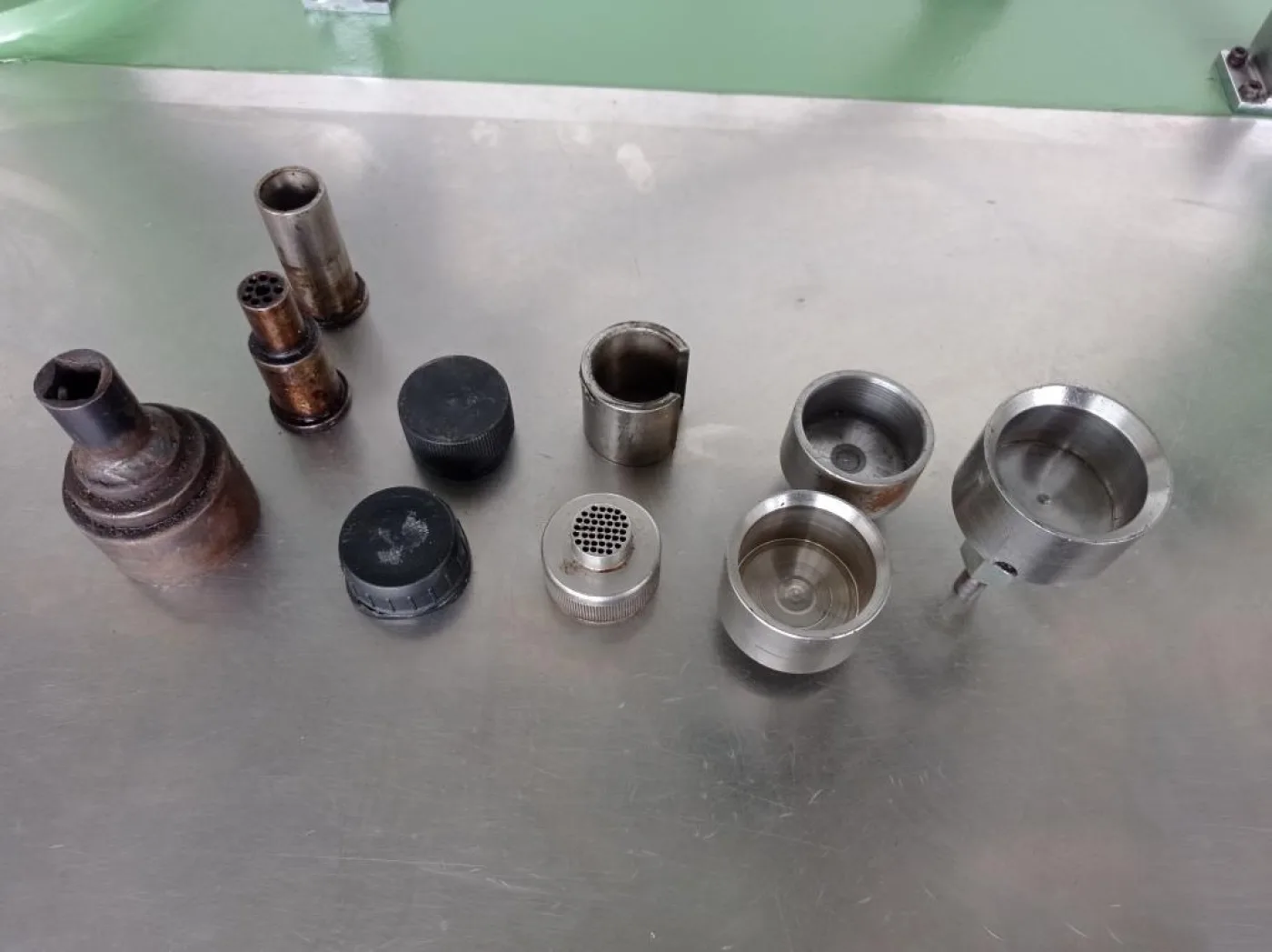 RIEMPITRICE E TAPPATRICE SEMIAUTOMATICA PER FLACONI – STEROMECCANICA - 6