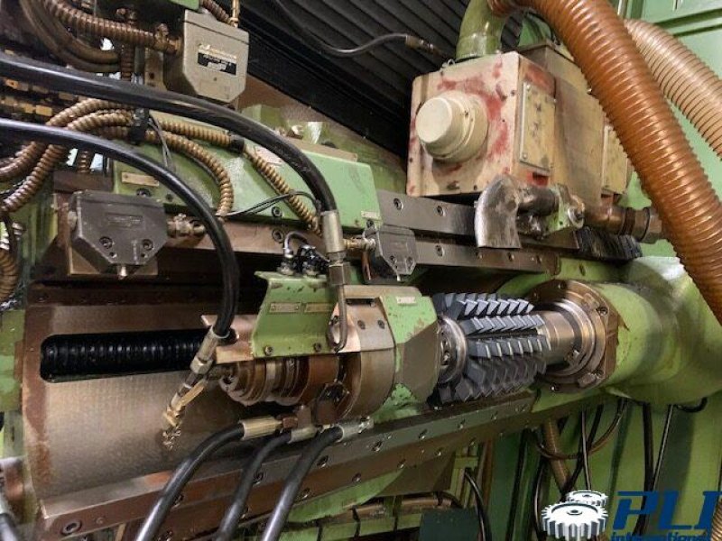 CNC Gear Hobbing Machine – LIEBHERR LC1002