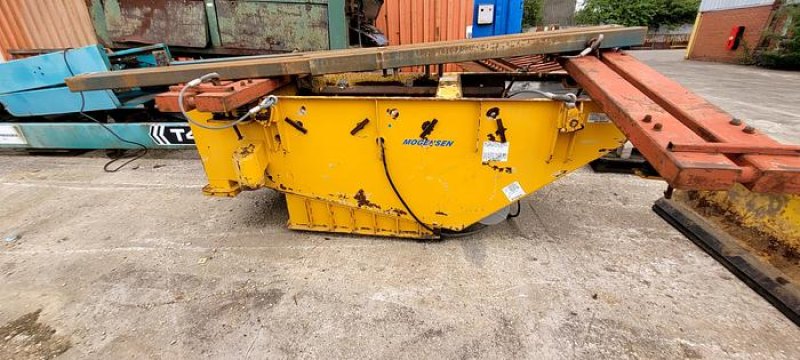 2000 Mogensen Vibrating Screener Feeder