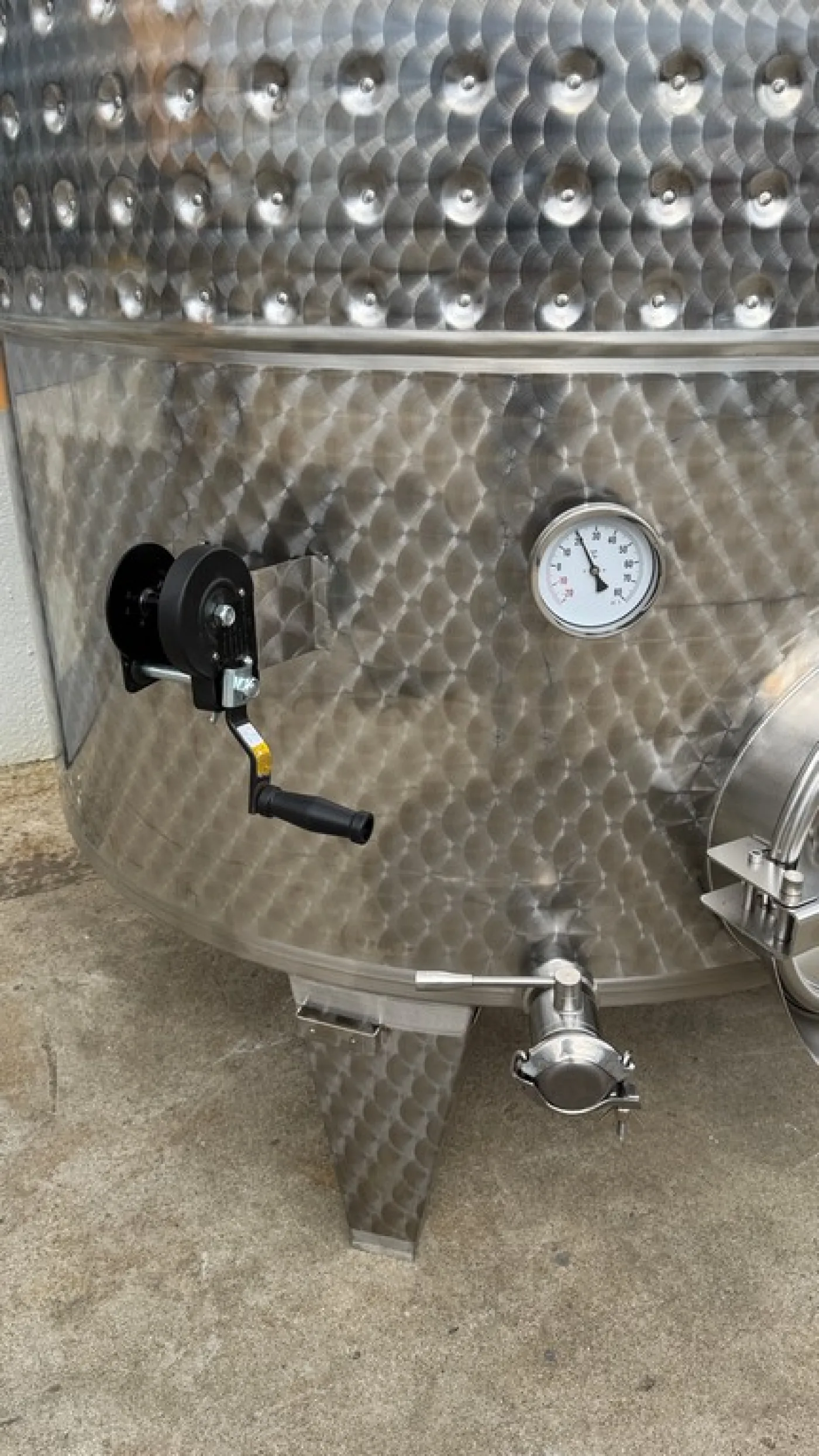 STAILESS STEEL TANKS CAPACITY LITERS 3000 (30 HL) PNEUMATIC FLOATING LID MODEL, CONICAL BOTTOM WITH BAND, NEW EQUIPMENT - 5