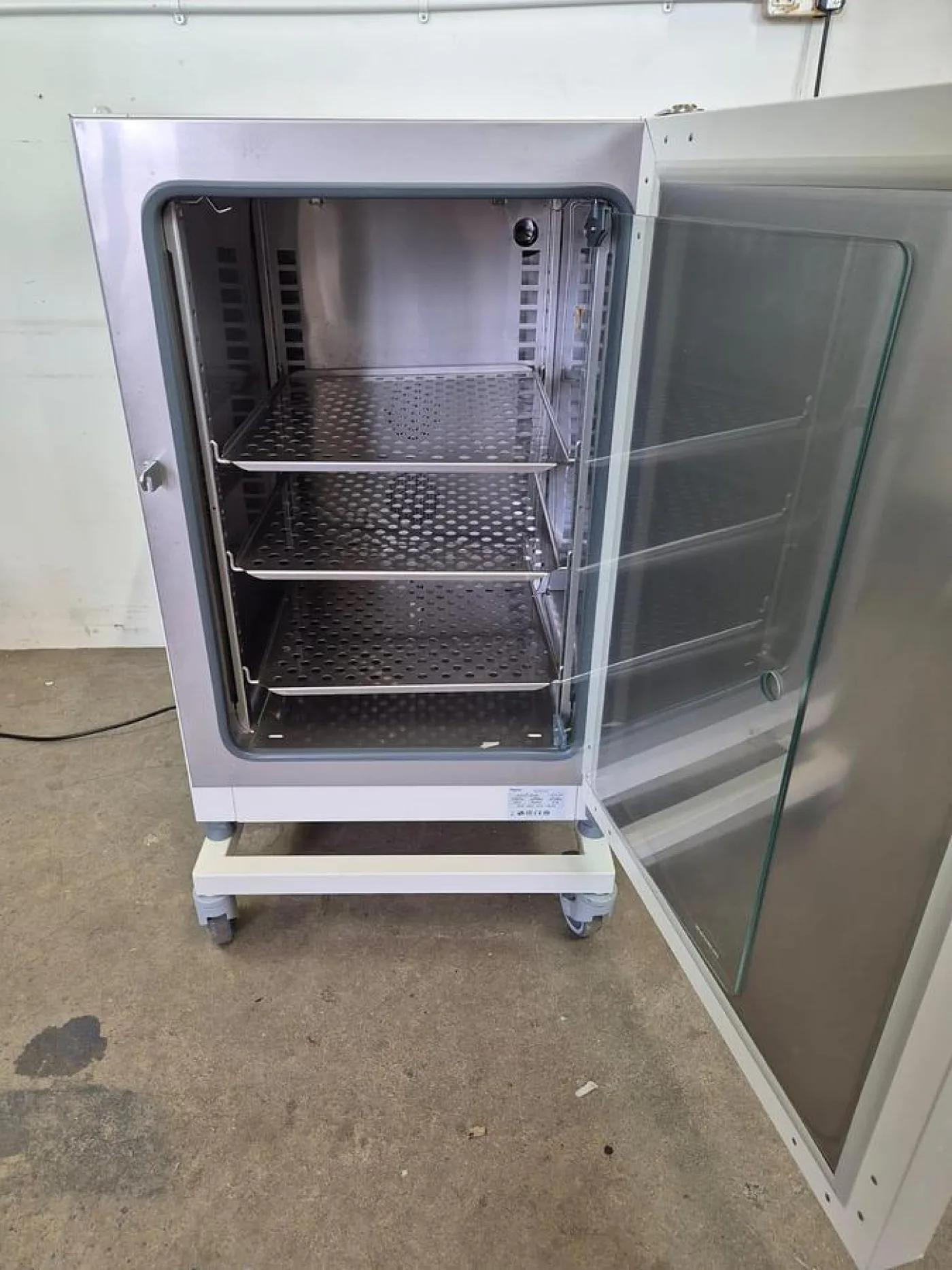 Thermo Scientific Heratherm IMH180 Incubator - 8