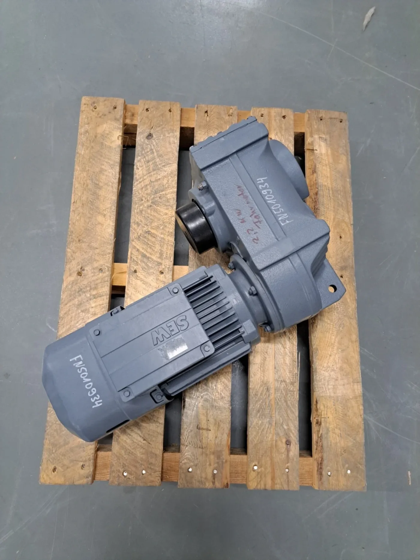 SEW Eurodrive Getriebemotor FH67DRS90L4BE2 - 5