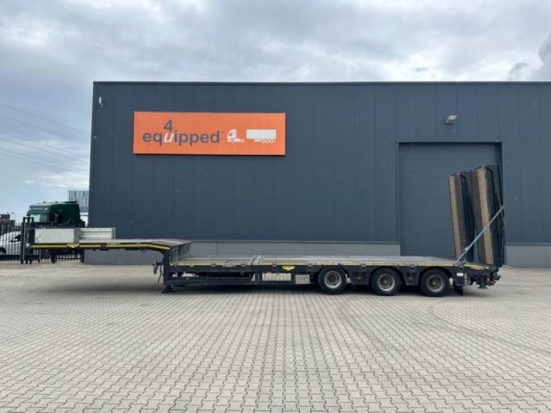 Broshuis 3ABSD Lowloader 3-axle / GVW: 59.000kg / Neck: 23.000kg / hydraulic steering + ramps + loading table / 4.60m extendable / winch / liftaxle