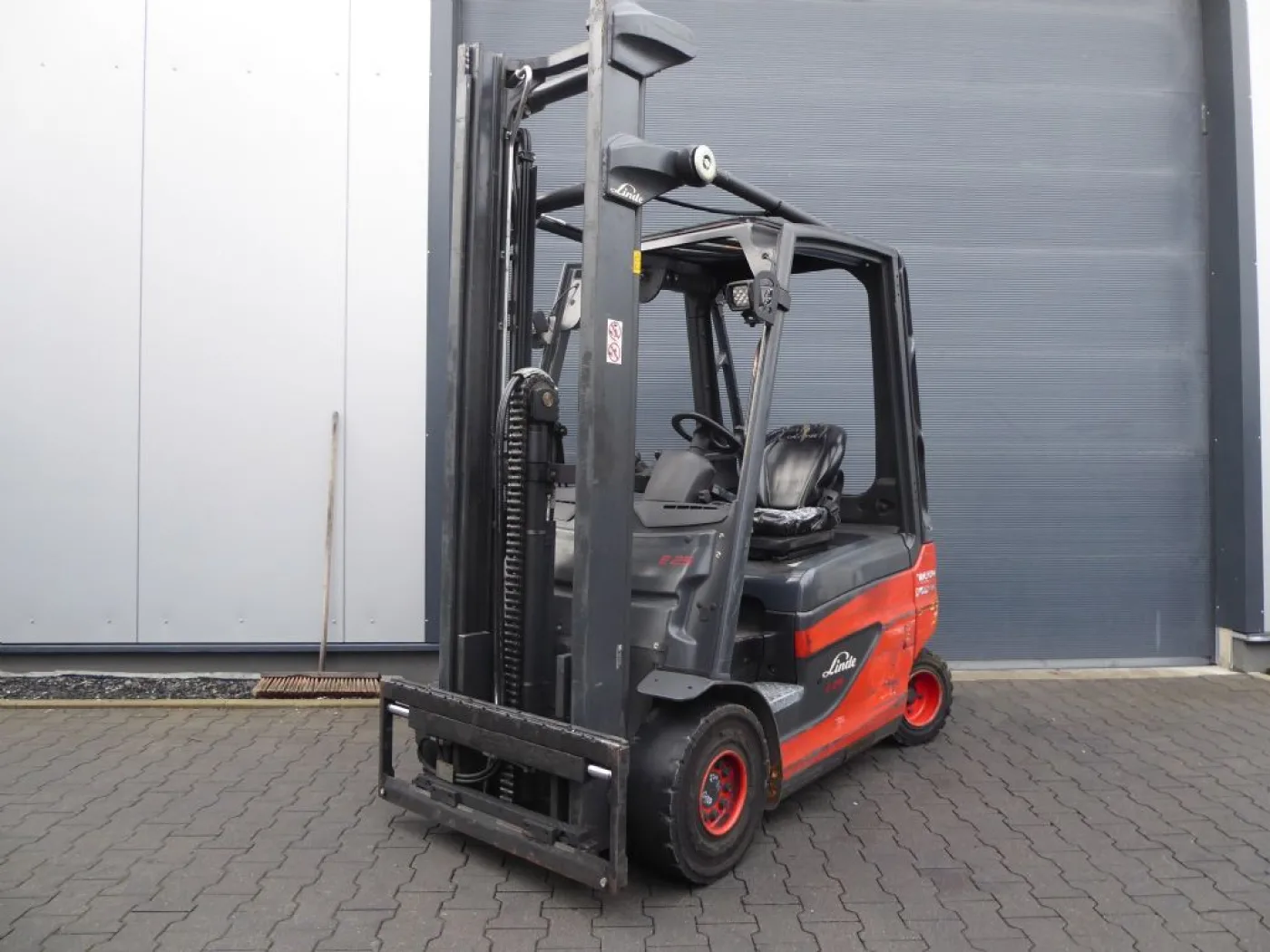 Linde E25-01 - 1