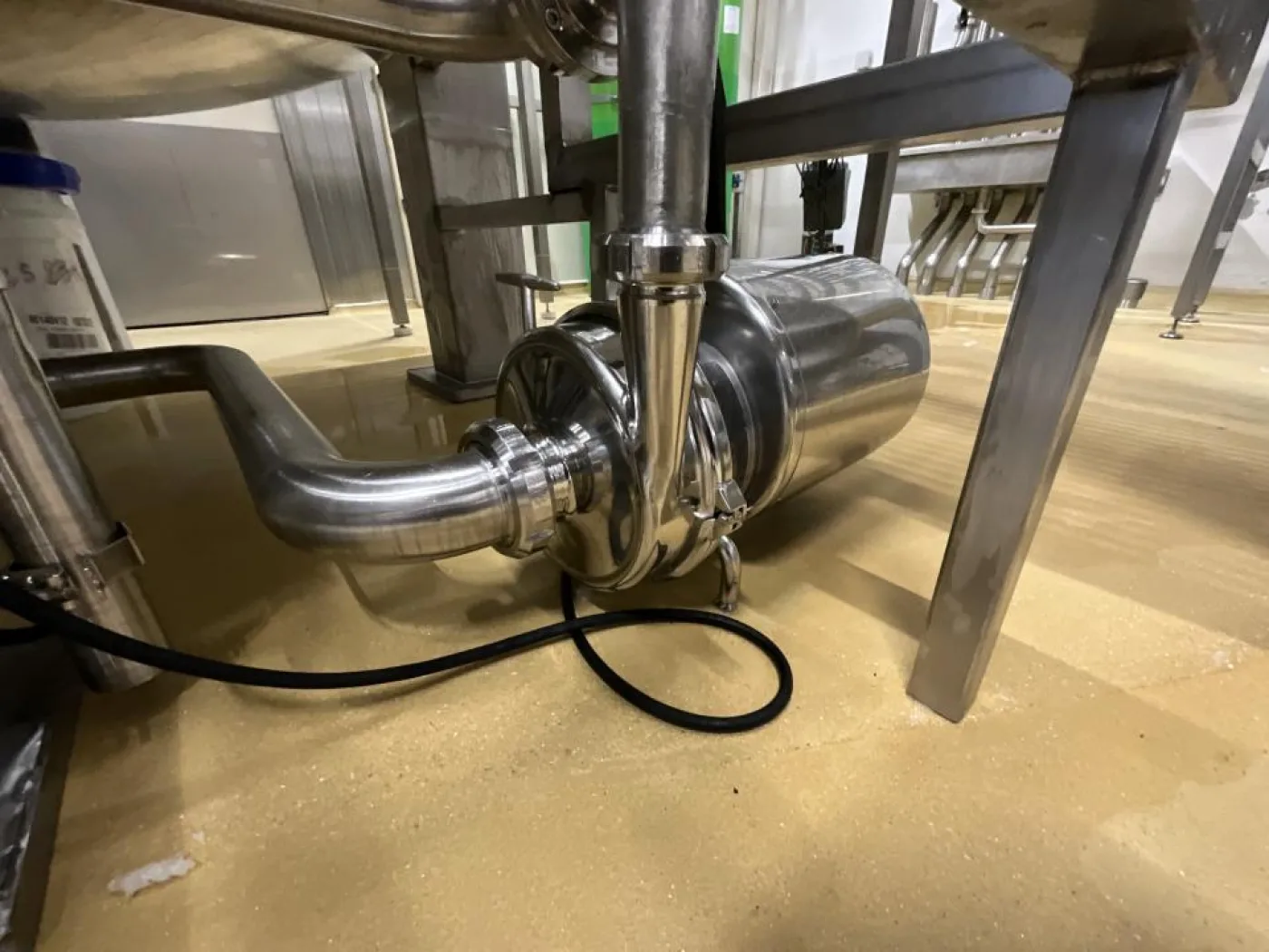 Chaudronnerie Tuyauterie Chaudronnerie Tuyauterie Stainless Steel Bulk Bag Dissolution Tank with Hoist, Pump and Filter - 8