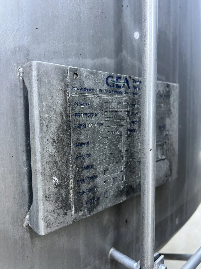 STAINLESS STEEL 304 TANK 30,000 LITRES WITH HERMETIC INSULATION AND OFFSET AGITATION