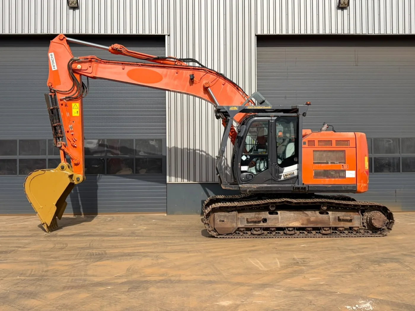 Hitachi ZX225US5LC - 1