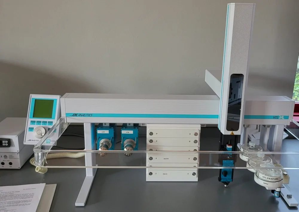 330 - Refurbished HTS PAL autosampler by CTC Analytics