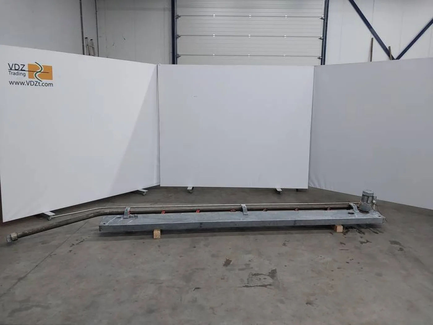 Conveyer lift empty hooks - 2