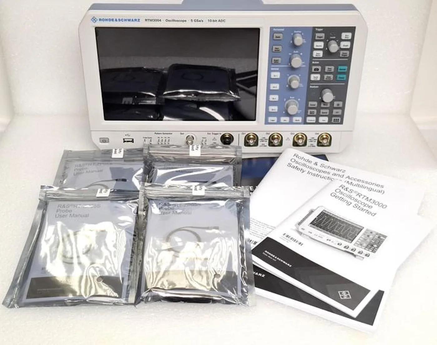 Rohde & Schwarz (R&S) RTM3004 (RTM-BNDL) 500MHz 4 Channel Oscilloscope - 1
