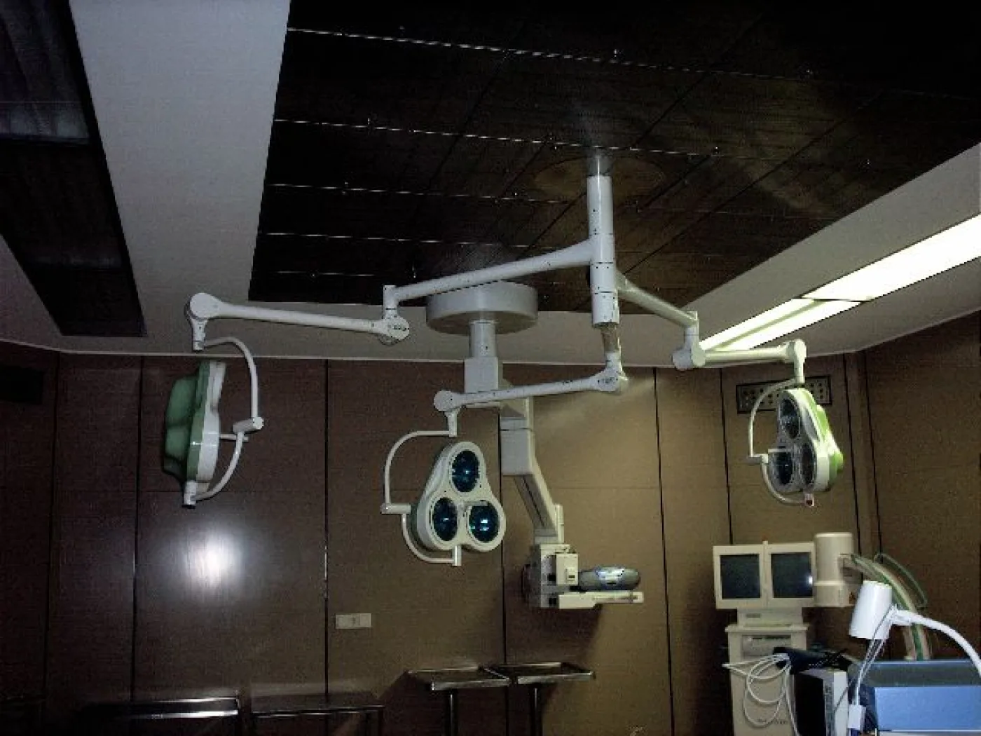 Heraeus London Trio OP-Lampe (Deckenmontage) - 1