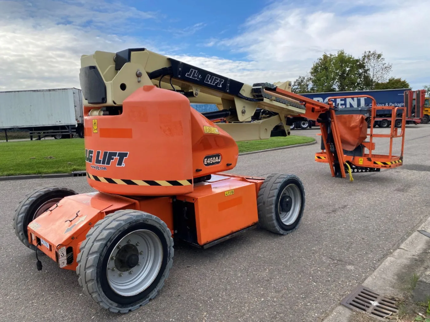 JLG E450AJ - 5