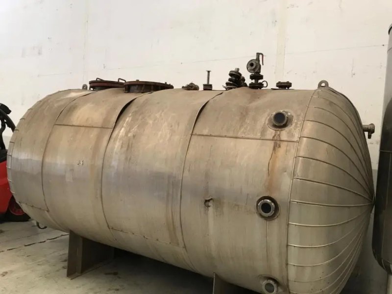 USED 316 STAINLESS STEEL TANK 10,000 LITERS WITH EXCHANGER 18 M2