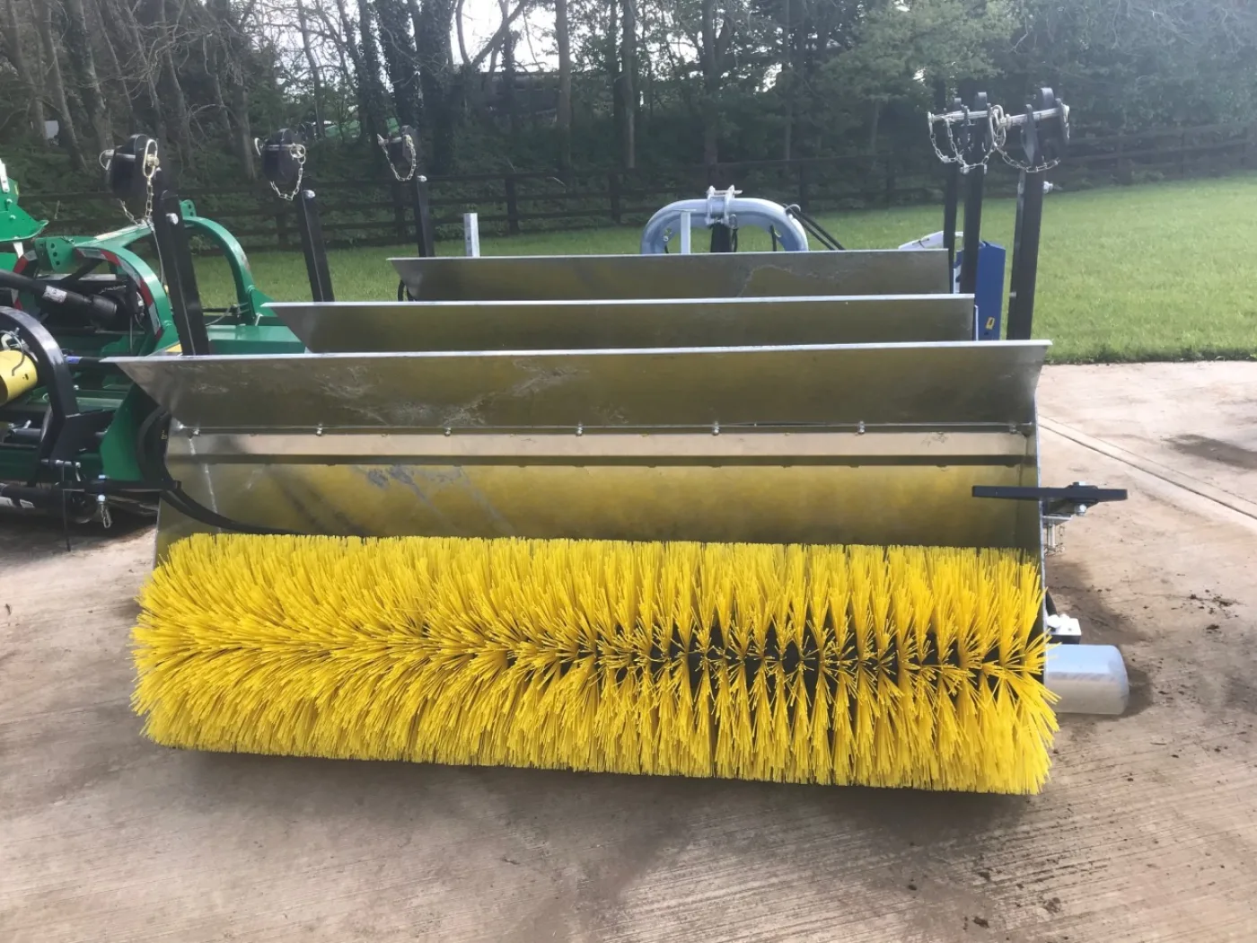 Eastern Attachments X-Form Bucket Brush BS-76 - 2
