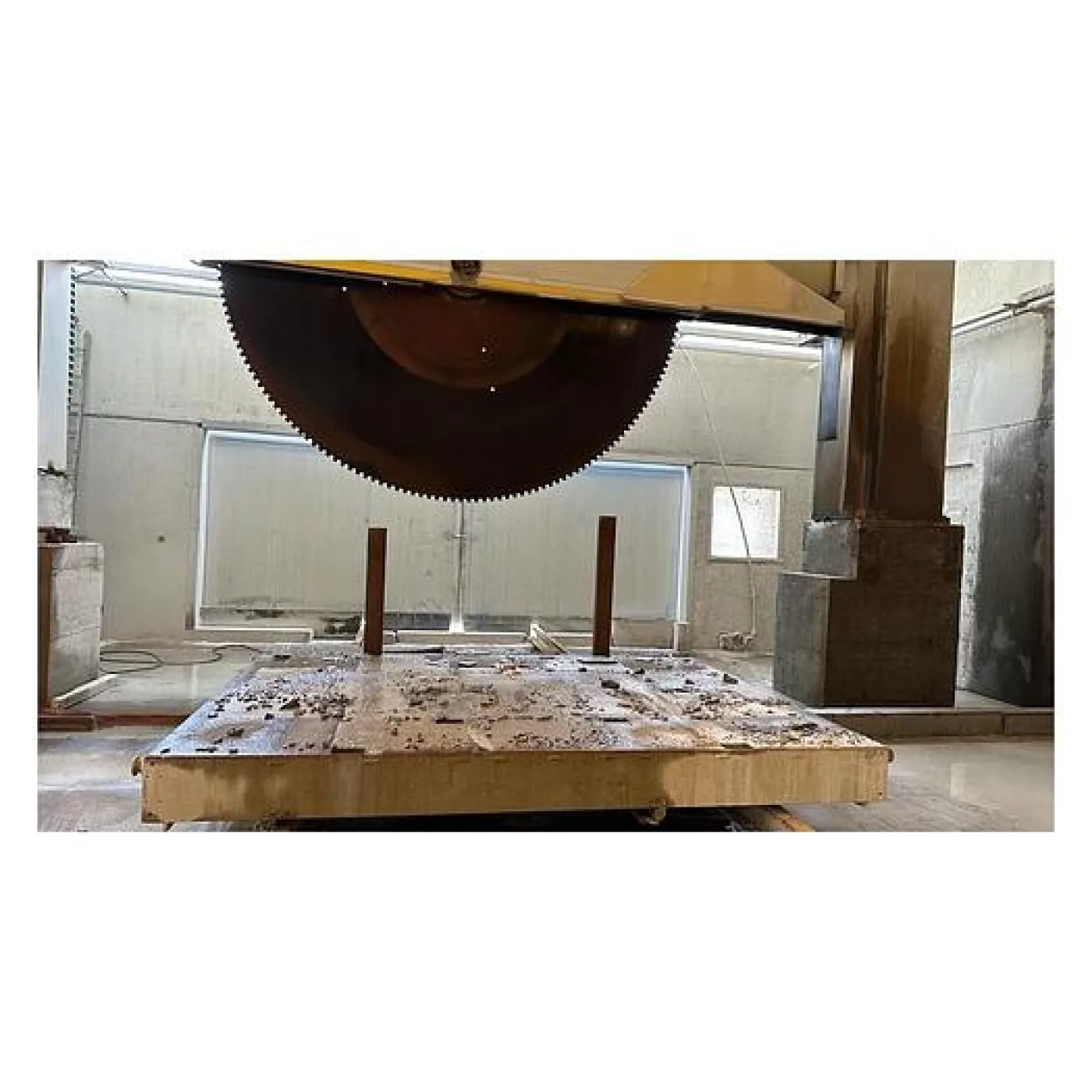 2009 GMM Giga 3500- - 4