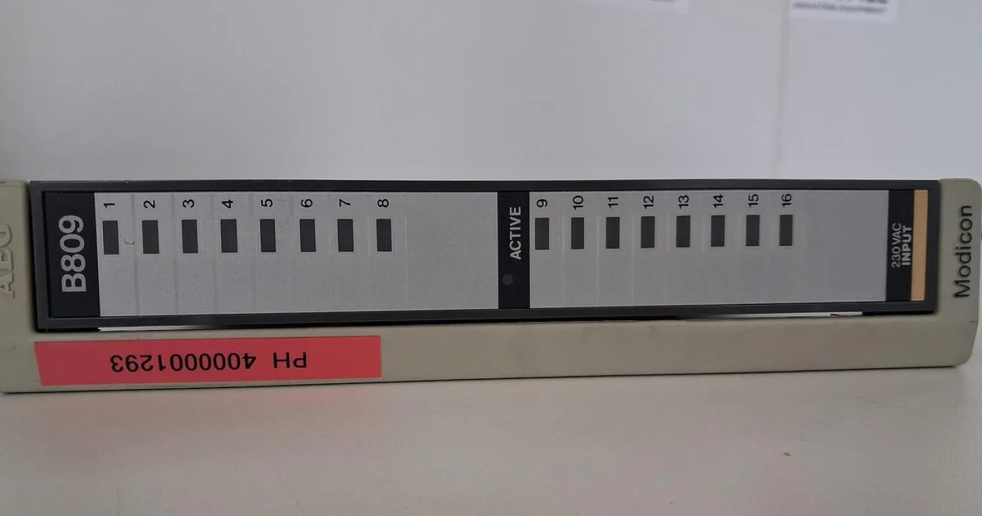 Modicon AS-B809-016 115 VAC Output Module - 2