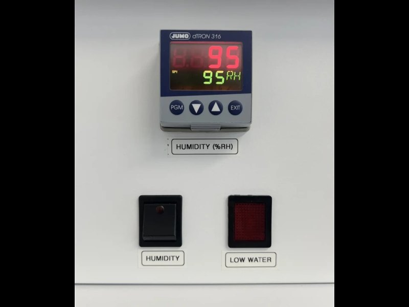 Leec SL3/RH Environmental Chamber
