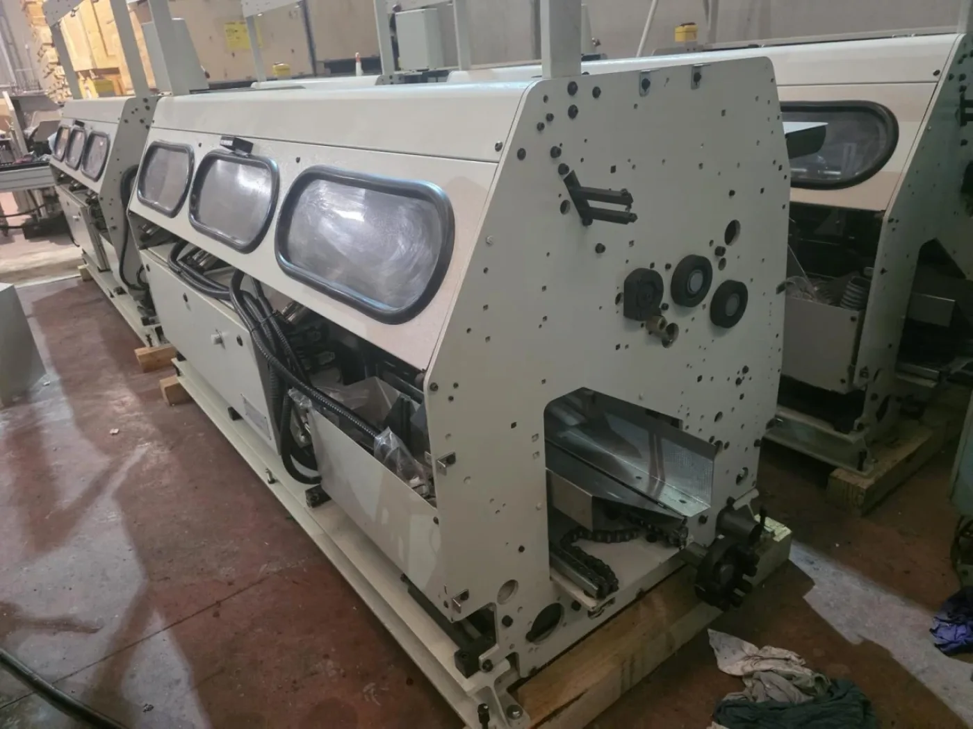 Meccanotecnica Multiplex linea de cosido con 2 Aster 220SA cosedoras alzado y cosido de libros en línea - 4