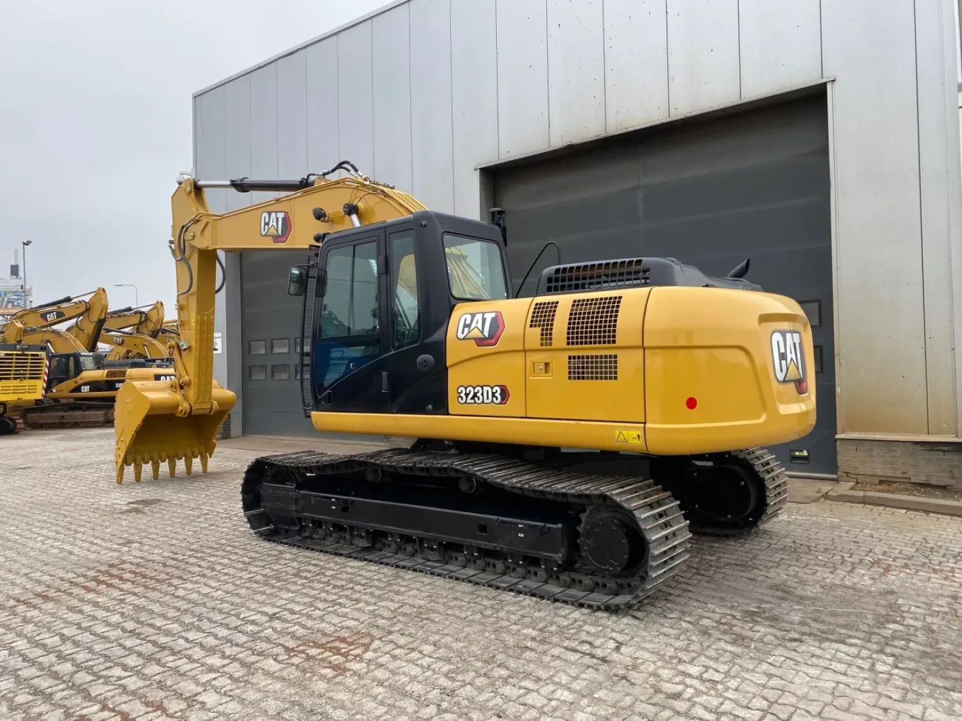 Caterpillar 323D3 - 3