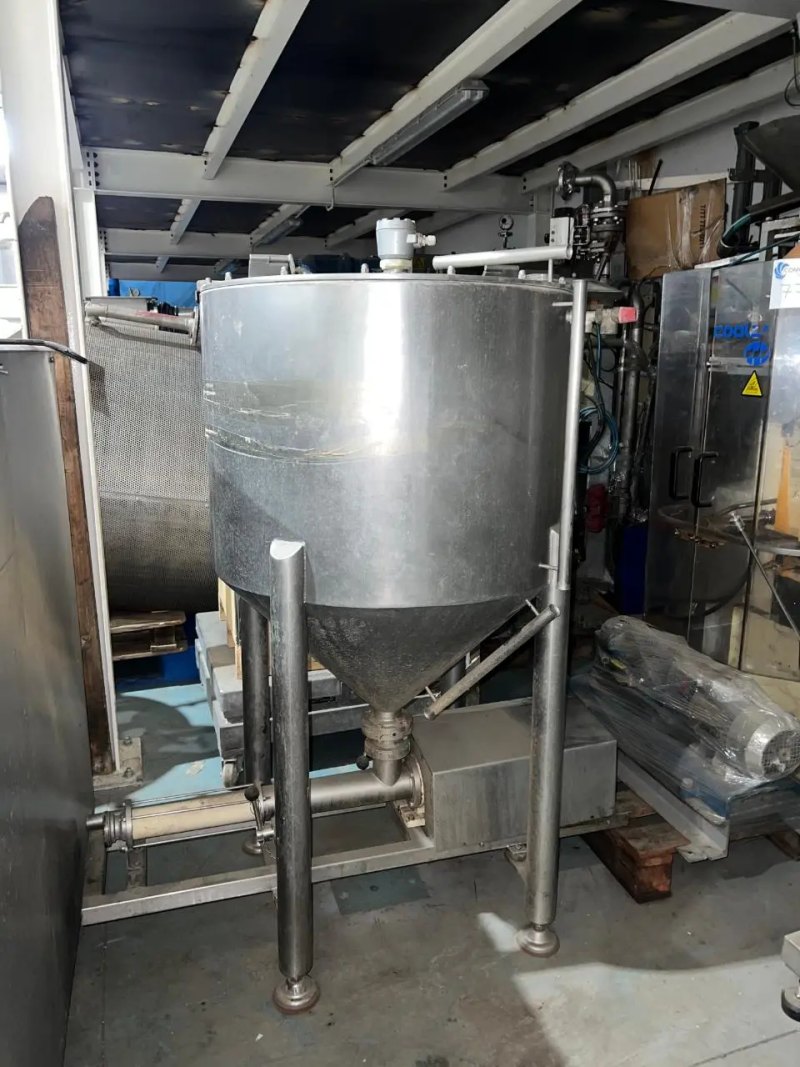 STAINLESS STEEL TANK 300 LITERS