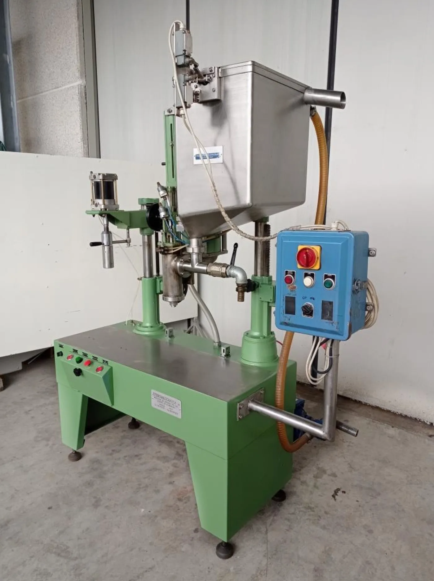 RIEMPITRICE E TAPPATRICE SEMIAUTOMATICA PER FLACONI – STEROMECCANICA - 8